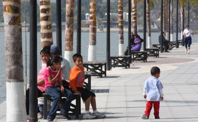 Lakeshore promenade, Ajijic