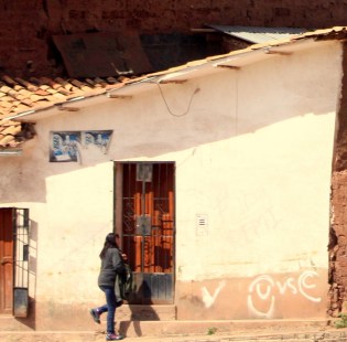 04 Steet scene near Poroy