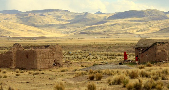 Couple working their fields near La Raya, Peru