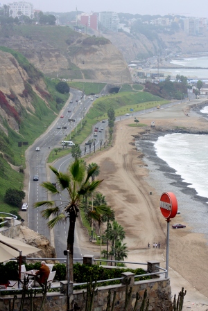 Lima oceanfront facing south from Larcomar