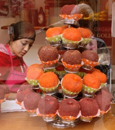 Shop window confections, Centro Historico, San Luis Potosí, México 