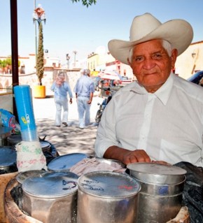 Ice cream vendor, Zócalo, Dolores Hidalgo 