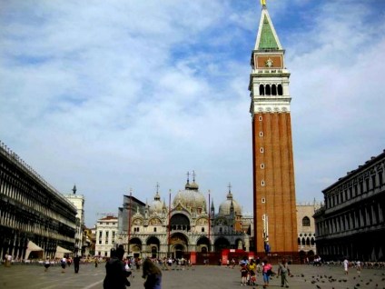 Basilica San Marcos and campanile, Piazza San Marcos, Venie, Italy