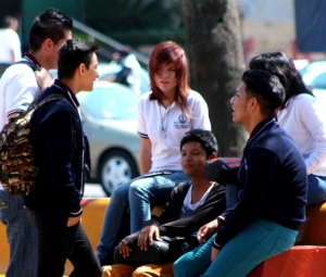 Students on a break in Guadalajara's Parque Revolución.
