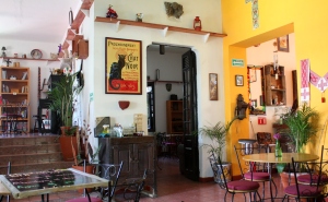 Interior, Café Gato Negro.
