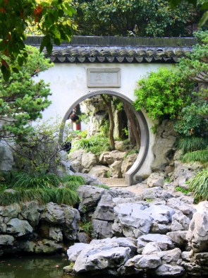 A "Moon Gate" passage between landscape tableaus, Yu Garden, Shanghai.